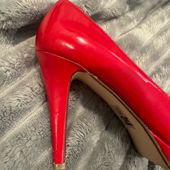 Red Platform Heels Size 9 - Picture 4 of 12
